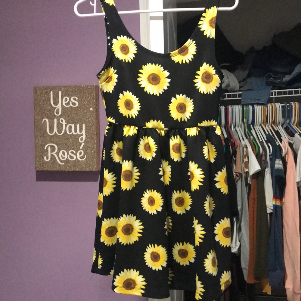 Dress - Picture 3 of 3
